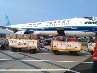 國際空運貨物查詢?nèi)ヂ?航空公司官網(wǎng)與貨代服務(wù)詳解